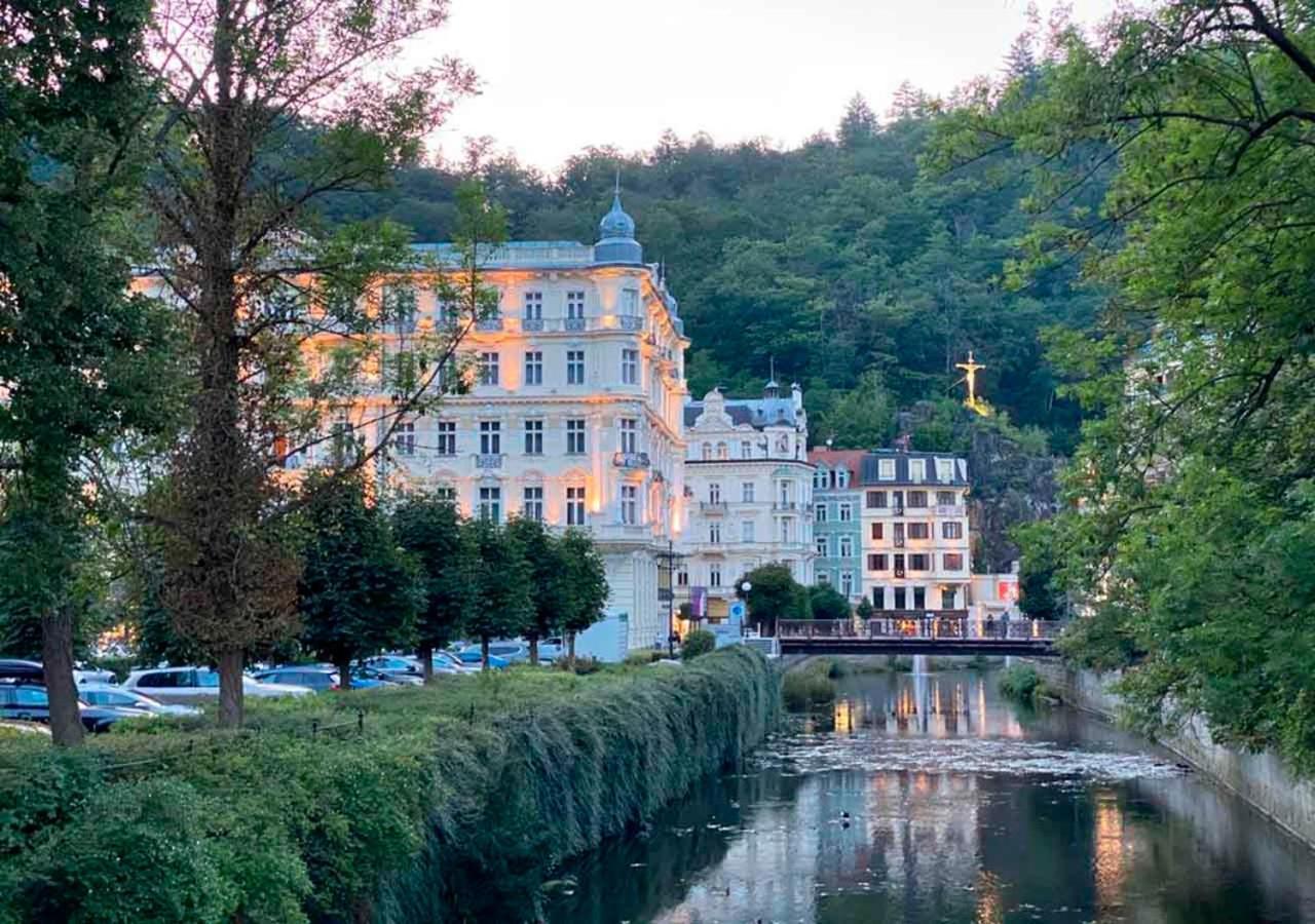 Retro Big Apartment With Two Balconies And Lift Karlovy Vary Exteriér fotografie