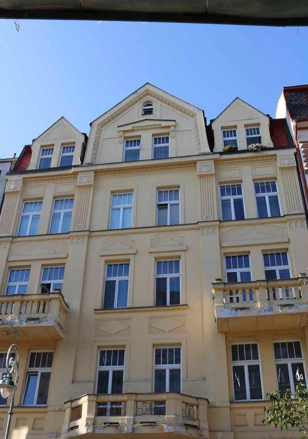 Retro Big Apartment With Two Balconies And Lift Karlovy Vary Exteriér fotografie